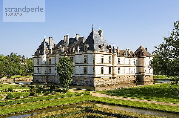 Wasserschloss  Schloss von Cormatin  Cormatin  Departement Saone et Loire  Burgund  Frankreich  Europa