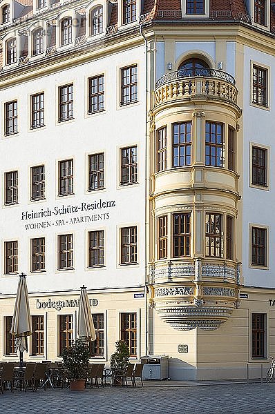 Erker mit Kindertanz-Relieffries im Heinrich-Schütz-Haus  Neumarkt  Dresden  Sachsen  Deutschland  Europa