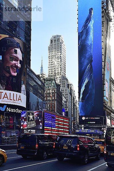 Mitten auf dem Times Square rekrutiert das Militär in einem Container  Manhattan  New York City  New York State  USA  Nordamerika