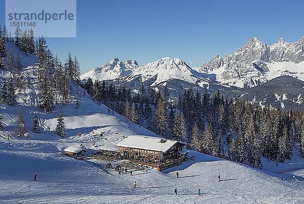 Skigebiet Reiteralm mit Blick auf das Dachsteinmassiv  Schladming  Steiermark  Österreich  Europa