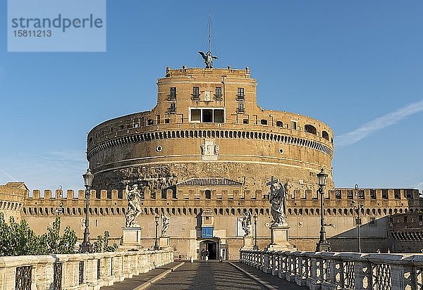 Brücke und Burg Sant'Angelo  Rom  Italien  Europa