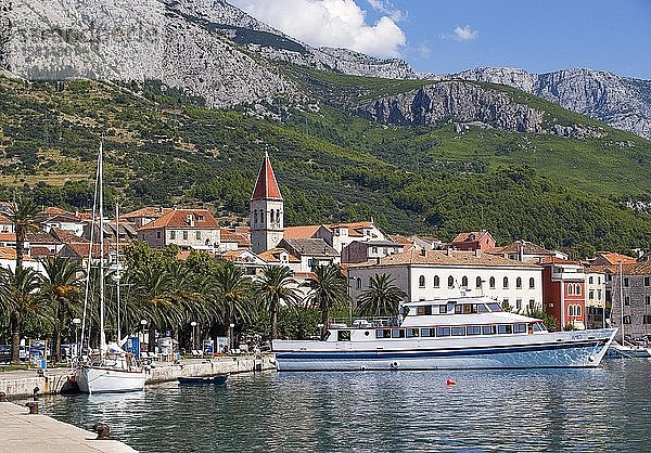 Promenade  Makarska  Biokovo-Gebirge  Makarska Riviera  Dalmatien  Kroatische Adriaküste  Kroatien  Europa