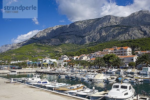 Bootshafen  Tucepi  Biokovo-Gebirge  Makarska Riviera  Dalmatien  Kroatische Adriaküste  Kroatien  Europa