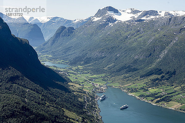 Oldedalen von der Spitze des Loenskylift  Nordfjord  Olden  Norwegen  Skandinavien  Europa