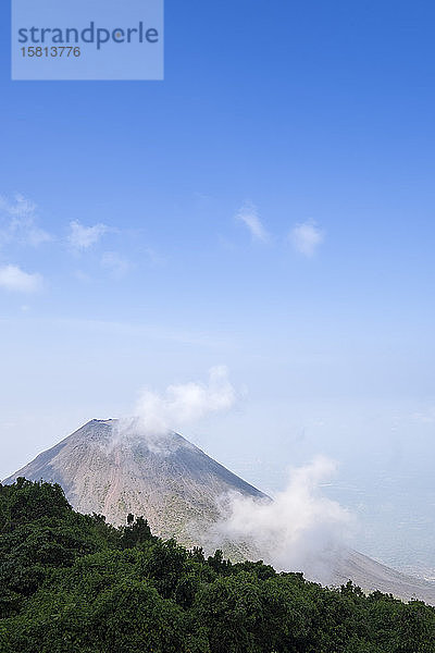 Der Gipfel des Cerro Verde im Cerro-Verde-Nationalpark  El Salvador  Mittelamerika