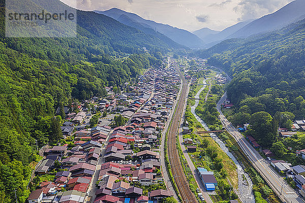 Luftaufnahme der alten Poststadt Nakasendo in Narai  Kiso-Tal  Präfektur Nagano  Honshu  Japan  Asien