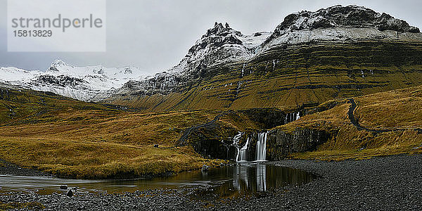Wasserfall Kirkjufellsfoss  Island  Polarregionen
