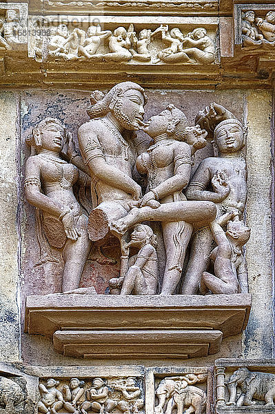 Skulpturen an den Wänden des Lakshmana-Tempels  Khajuraho Group of Monuments  UNESCO-Weltkulturerbe  Bundesstaat Madhya Pradesh  Indien  Asien