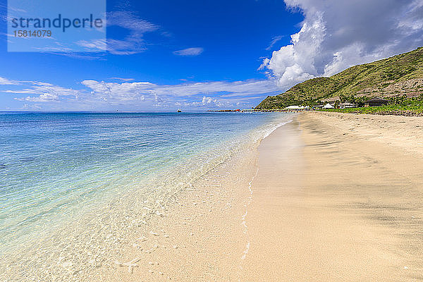 Schöner Strand  türkisfarbenes Meer  Carambola Beach  South Friars Bay  St. Kitts  St. Kitts und Nevis  Inseln unter dem Winde  Westindische Inseln  Karibik  Mittelamerika