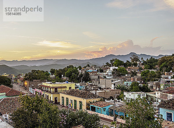 Stadtbild bei Sonnenuntergang  Blick von oben  Trinidad  Provinz Sancti Spiritus  Kuba  Westindien  Karibik  Mittelamerika