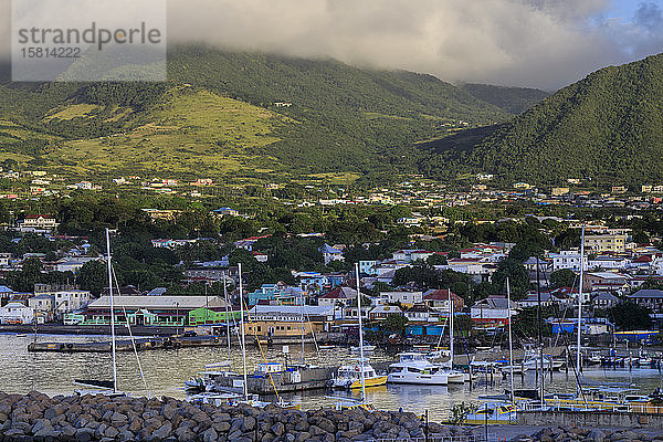 Basseterre  Sonnenaufgang  Blick vom Meer aus  Basseterre  St. Kitts  St. Kitts und Nevis  Leeward-Inseln  Westindische Inseln  Karibik  Mittelamerika