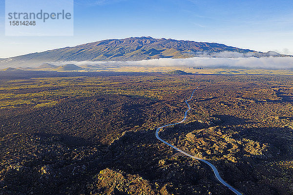 Luftaufnahme der Vulkanlandschaft und des Mauna Kea  4207m  Big Island  Hawaii  Vereinigte Staaten von Amerika  Nordamerika