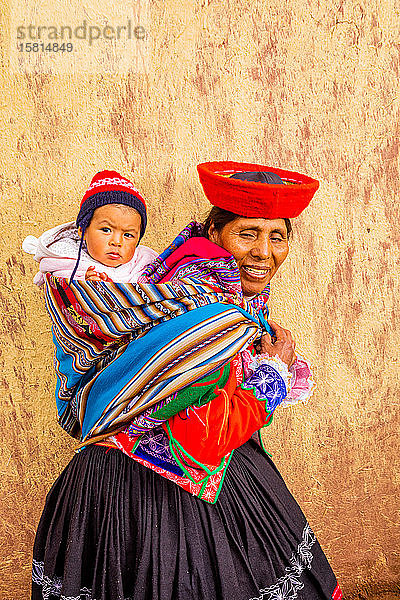 Quechua-Frauen der Gemeinschaft Accha Huata  Heiliges Tal  Peru  Südamerika