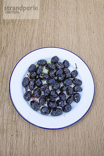 Getrocknete schwarze Oliven