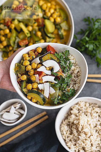 Gelbes Curry mit Gemüse