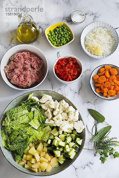 Zutaten für die Fleisch-Gemüse-Suppe