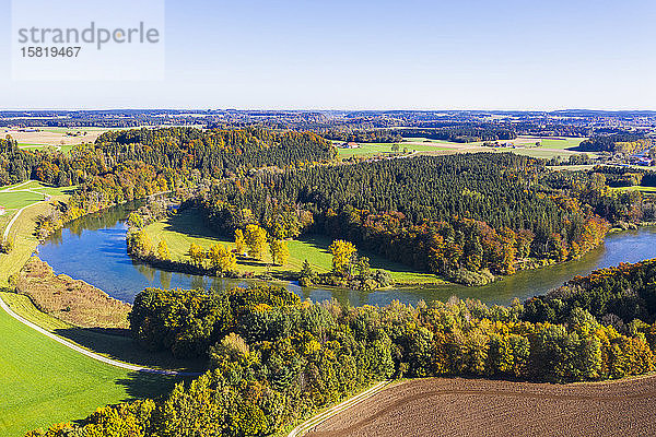 Deutschland  Bayern  Seeon-Seebruck  Luftbild des Flusses Alz im Herbst