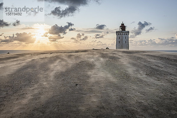 Dänemark  Lonstrup  Rubjerg Knude-Leuchtturm bei Sonnenuntergang