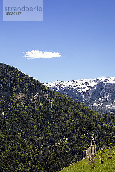 Panorama-Bergblick im Gadertal  Südtirol  Italien