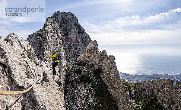 Frauenbergsteigen am Bernia-Rücken  Costa Blanca  Alicante  Spanien