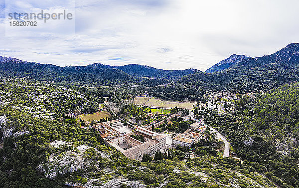 Spanien  Balearen  Escorca  Drohnenansicht des Klosters Santuari de Lluc