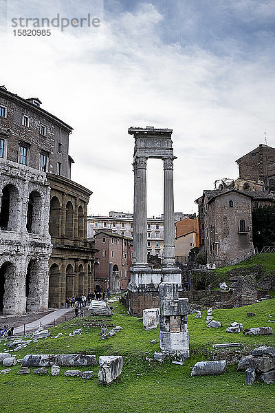 Italien  Rom  Tempel des Apollo Sosianus und Theater des Marcellus