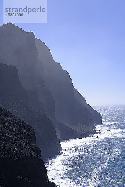 Spanien  Santa Cruz de Tenerife  Taguluche  Hohe Küstenklippen der Insel La Gomera