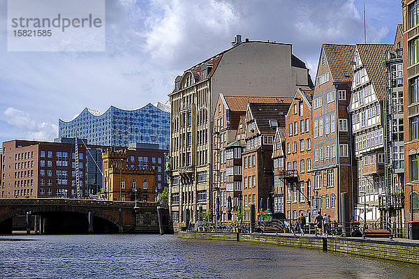 Deutschland  Hamburg  Nikolaifleet-Kanal und historische Stadthäuser