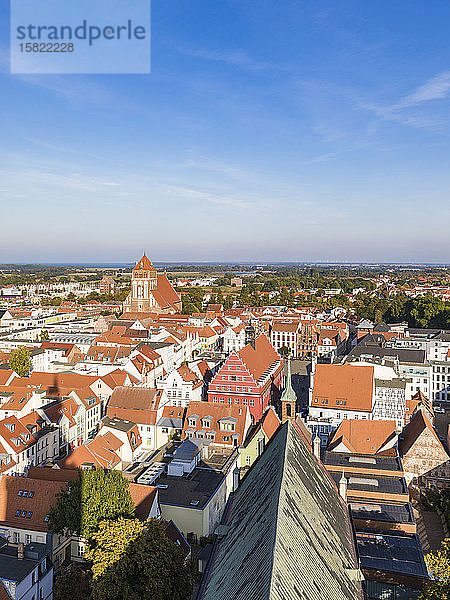 Deutschland  Mecklenburg-Vorpommern  Greifswald  Klarer Himmel Altstadt