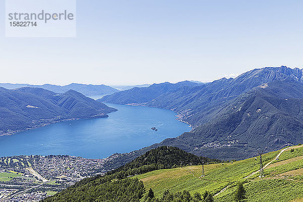 Vew vom Gipfel der Cimetta zum Lago Maggiore  Locarno  Tessin  Schweiz