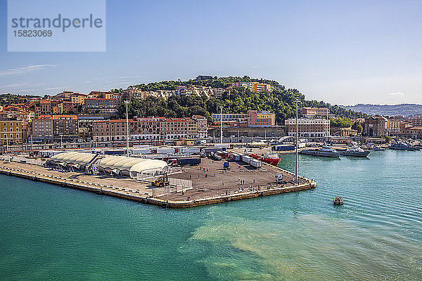 Italien  Provinz Ancona  Ancona  Dock der Küstenstadt