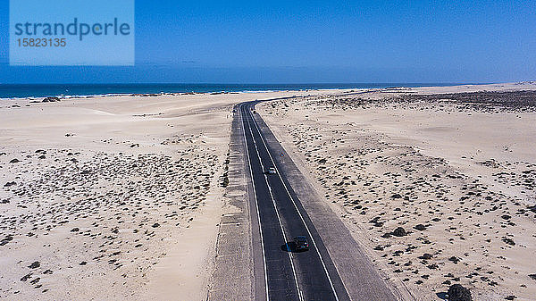 Spanien  Kanarische Inseln  Luftaufnahme der Strandautobahn auf der Insel Fuerteventura