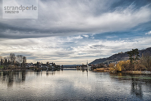 Schweiz  Kanton Thurgau  Stein am Rhein  Ansicht des Rheins und der Altstadt