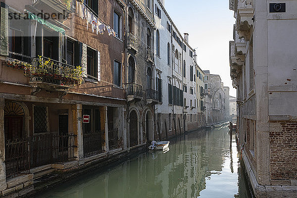 Italien  Venedig  Alte Häuser entlang des venezianischen Kanals