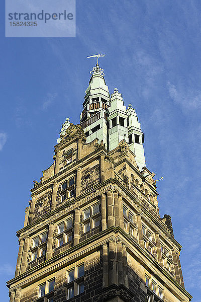 Deutschland  Nordrhein-Westfalen  Münster  Niedrigwinkelansicht des Townhouse-Towers