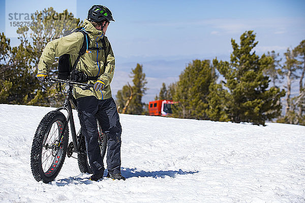 Fetter Reifen Radfahren Schnee