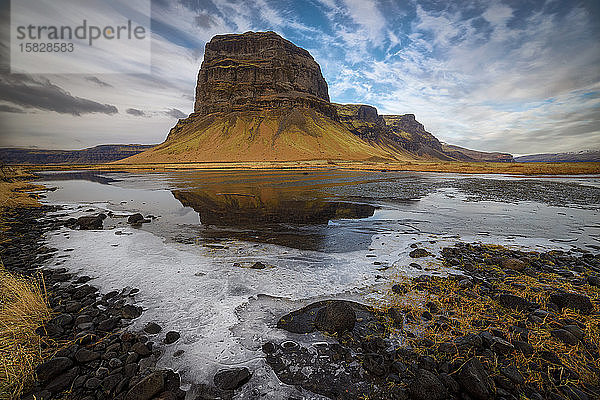 LÃ³magnÃºpur  vulkanischer Berg in SÃ?disland