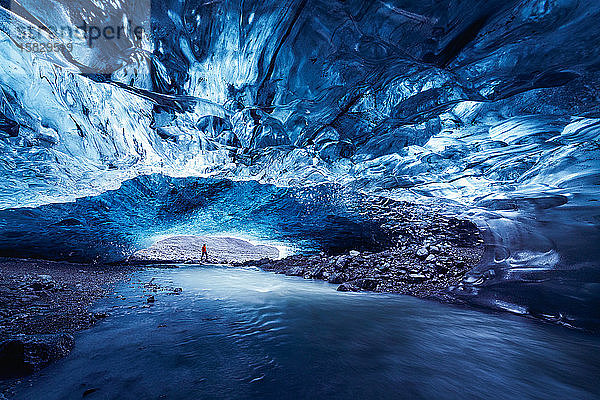 Blaue Eishöhle im Vatnajokull-Gletscher  Island