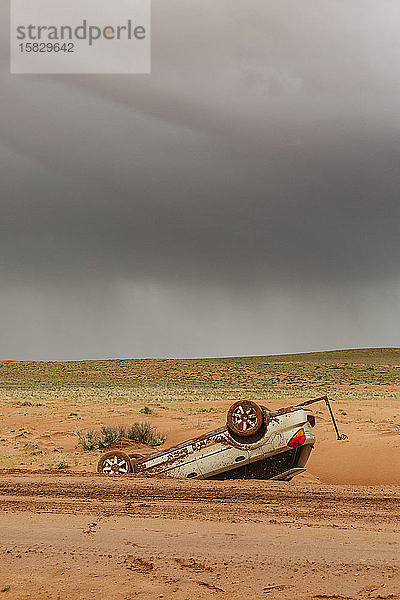 auf den Kopf gestellt Subaru Outback Off-Road in der Nähe von Moab Utah