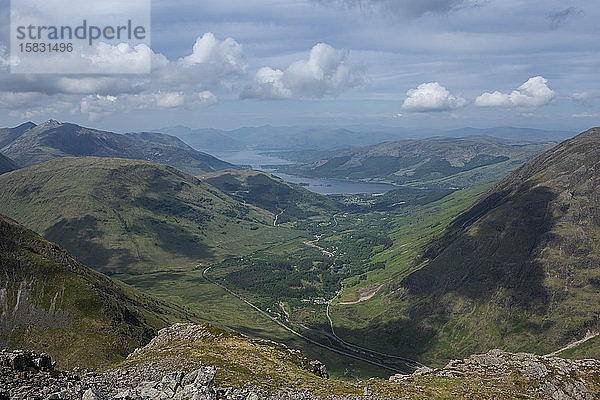 Blick über Clencoe von Bidean Nam Bian  Glen Coe  Hochland  Schottland