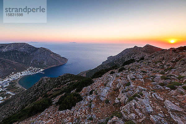 Blick auf das Dorf Kamares in Sifnos.