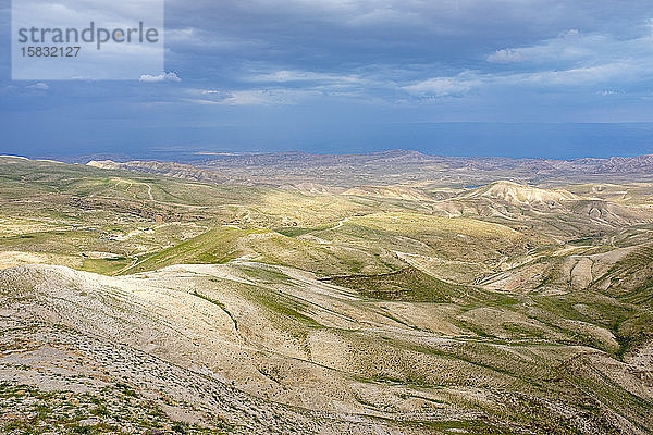 Landschaft der Judäischen Wüste  bei al-Ubeidiya  Westjordanland  Palästina