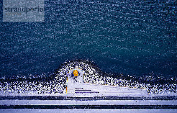 Leuchtturm an der Meeresküste