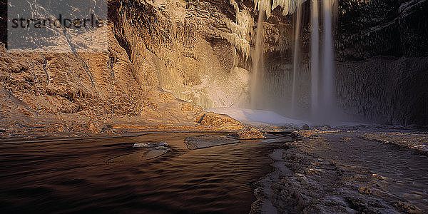 SkÃ³gafoss-Wasserfall im Winter im SÃ?den Islands