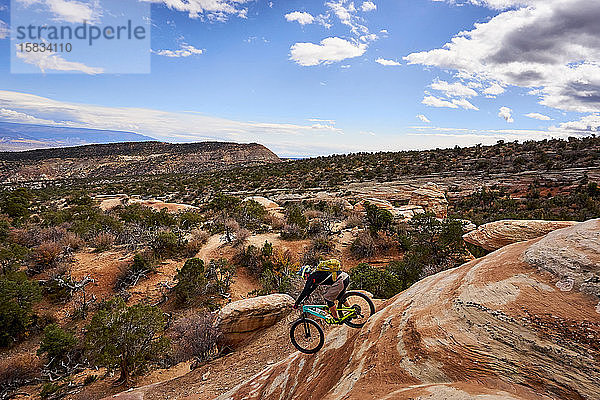 Ein Mountainbiker auf dem Ribbon Trail in Grand Junction  Colorado.