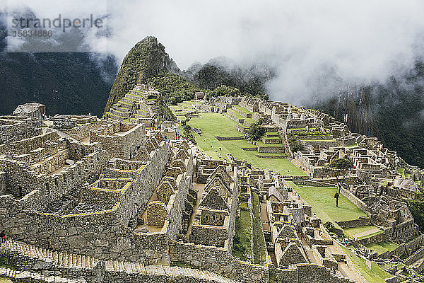 Die berühmten Ruinen der verlorenen Stadt Machu Picchu  Peru