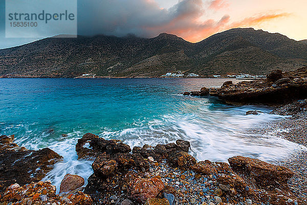 Seelandschaft in der Nähe des Dorfes Kamares auf der Insel Sifnos aufgenommen.