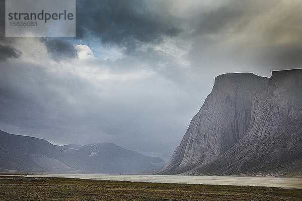 Stürmisches Wetter am Akshayak-Pass  Baffin Island  Kanada.