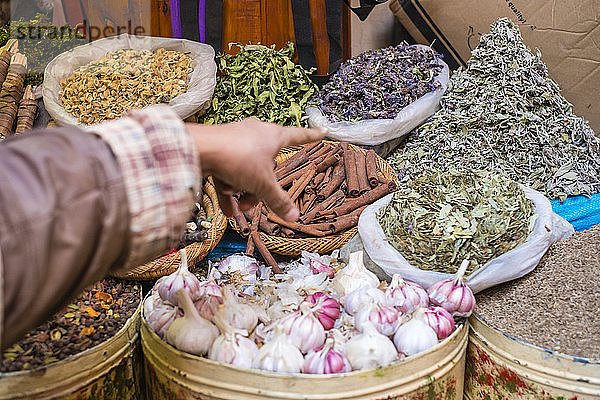 Gewürzmarkt im jüdischen Viertel Mellah  Medina (Altstadt)  Marrakesch  Marokko