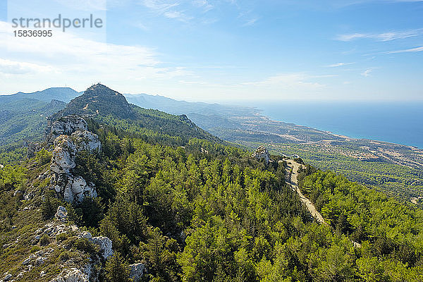 Blick von der Burg Kantara im Kyrenia-Gebirge  Kaplica  Zypern